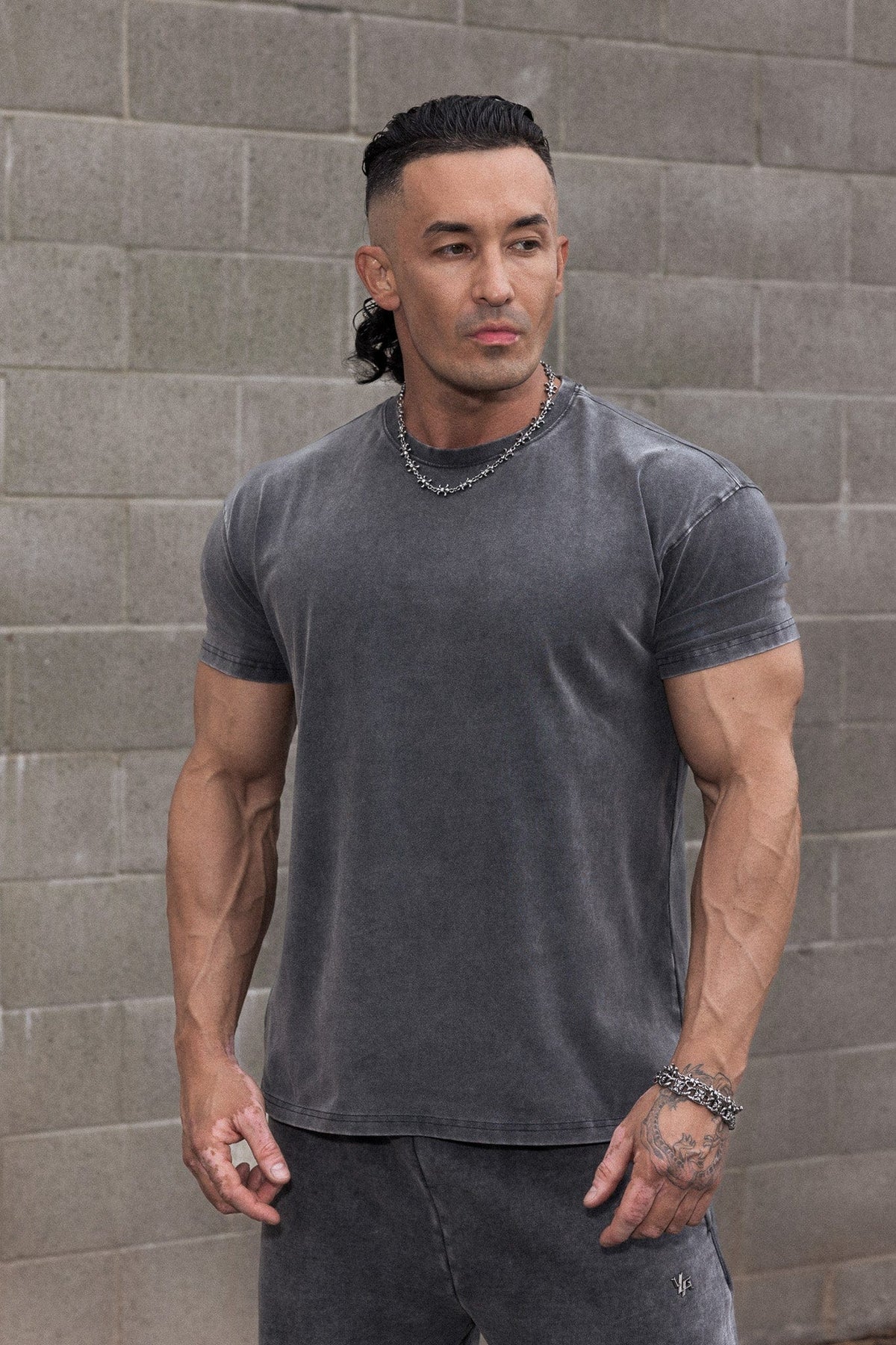 4148 - Elevated Essentials - Tailliertes T-Shirt