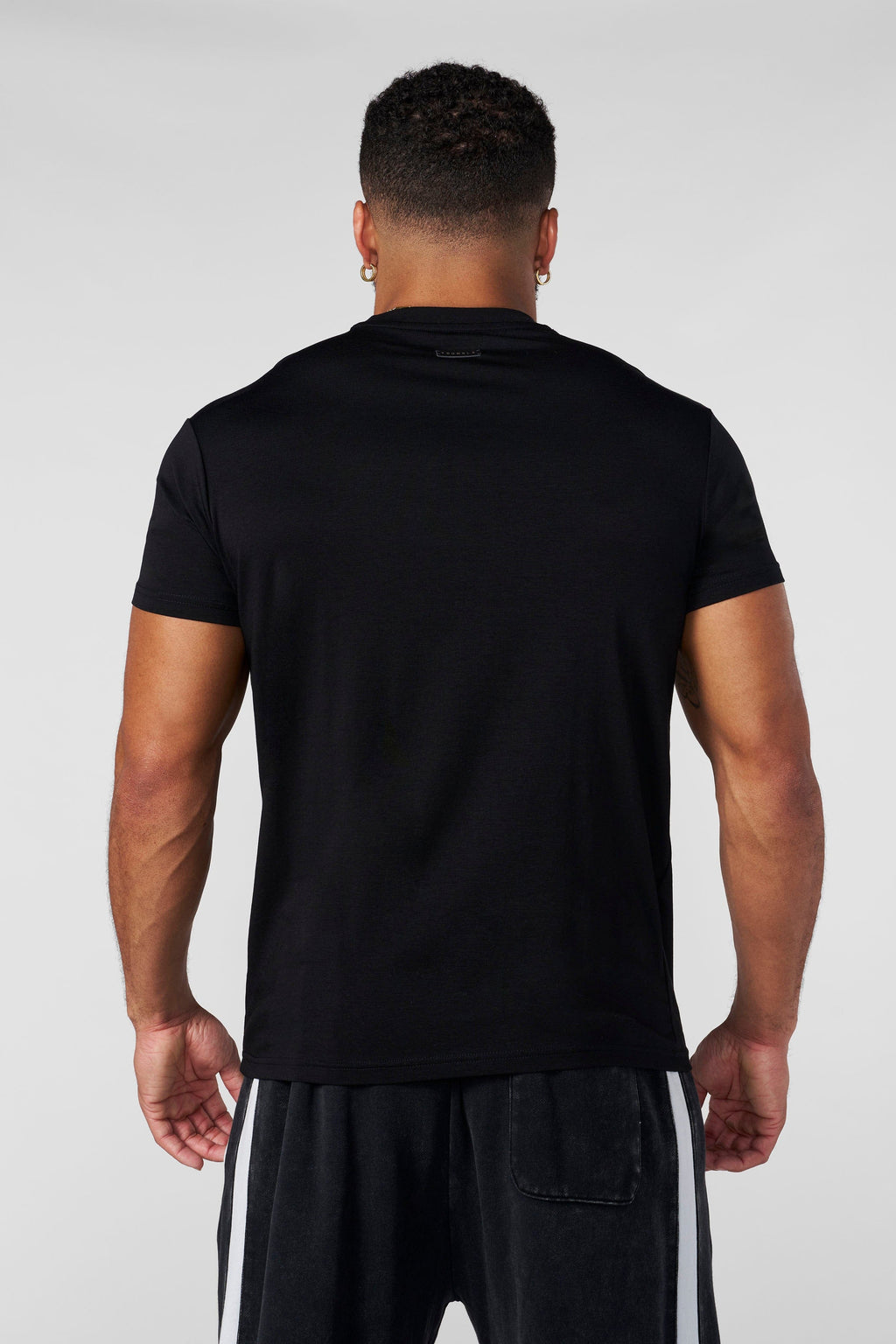 4334 - AeroTech Anliegende T-Shirts