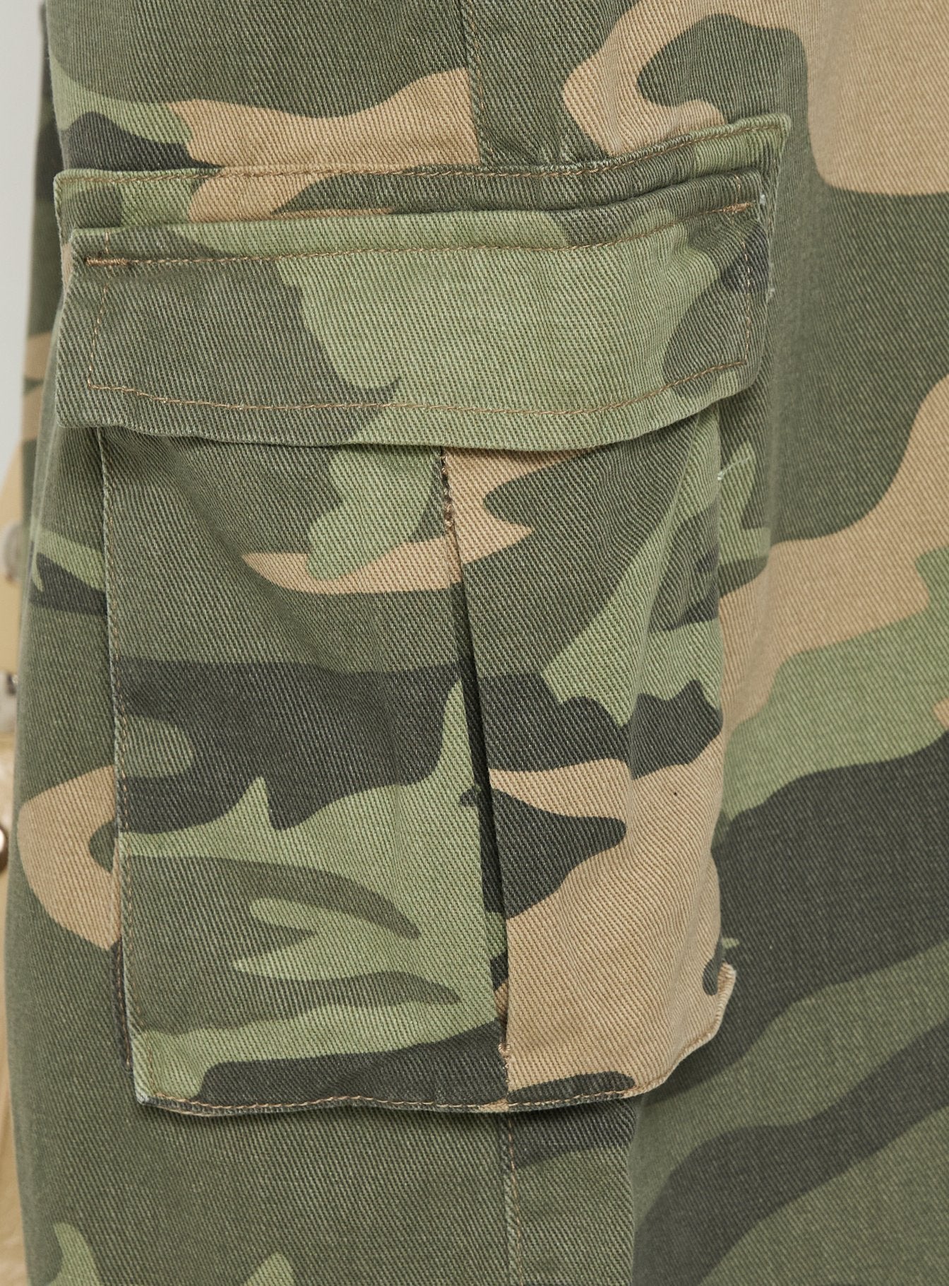 Quinni Wide Leg Cargo Jorts Light Wash Camo
