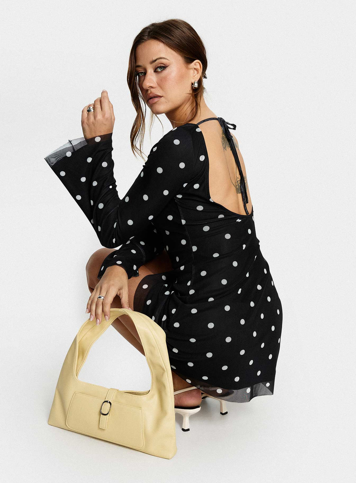 Mini-robe Lukea à manches longues, noire à pois