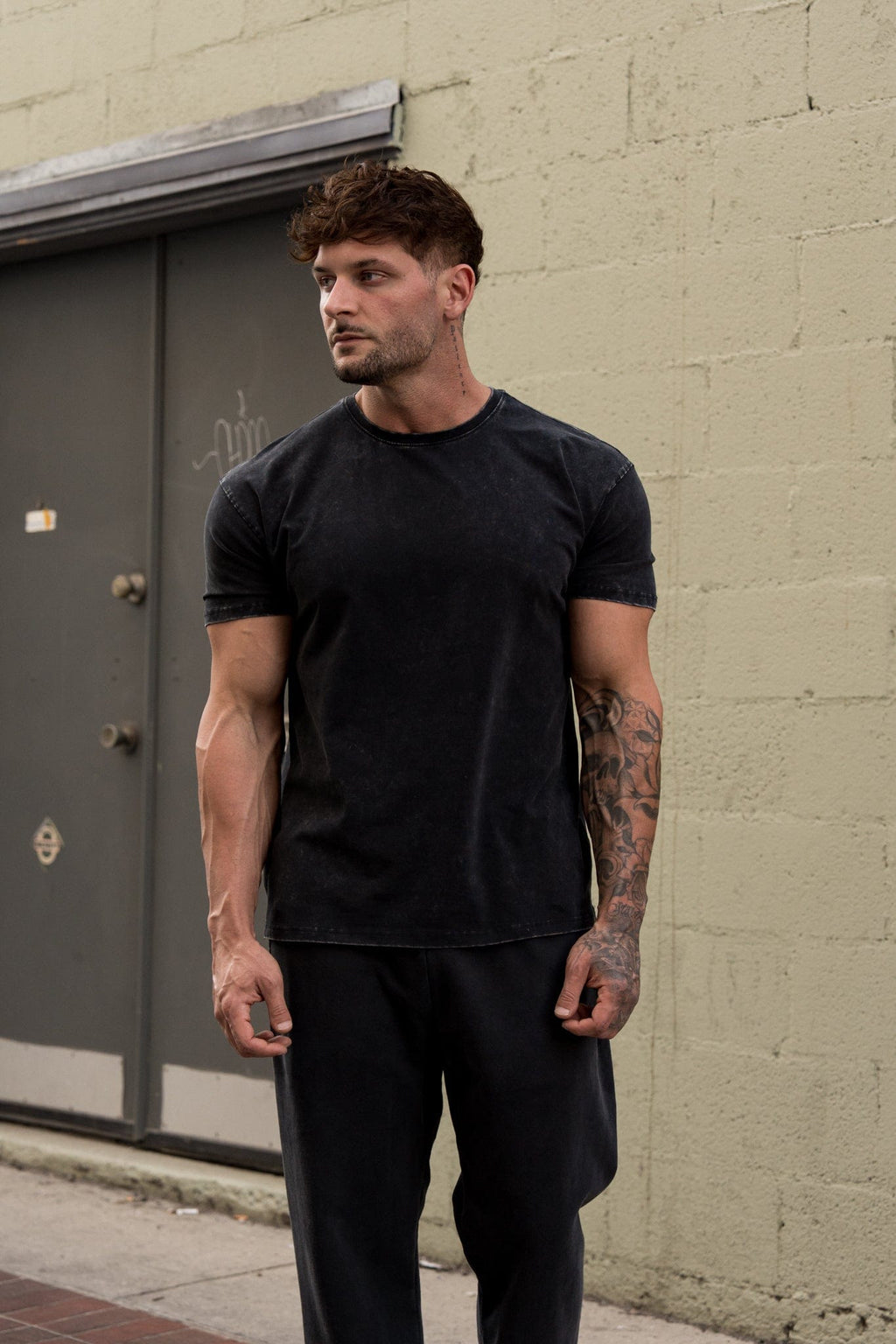 4148 - Elevated Essentials - Tailliertes T-Shirt