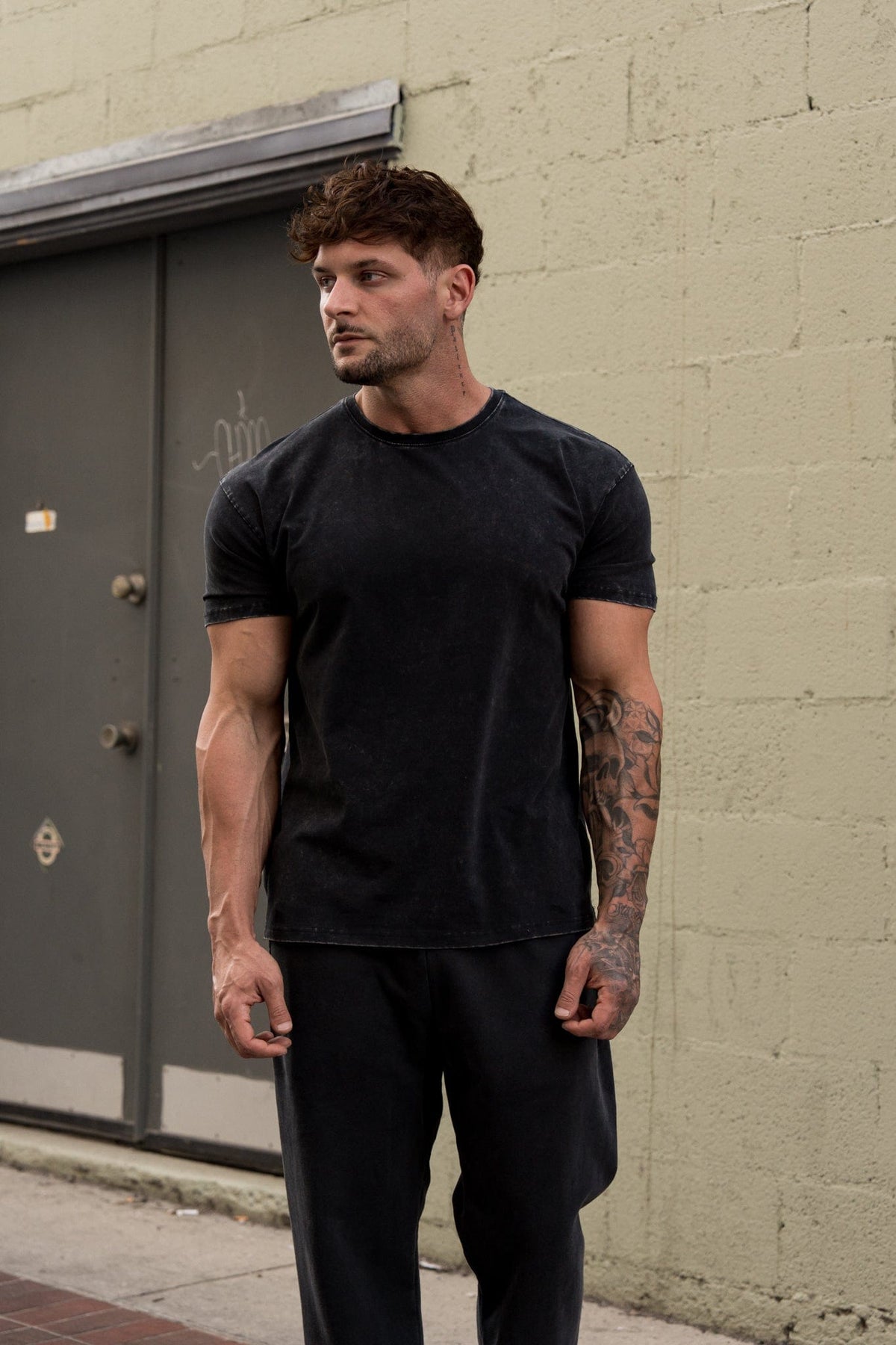 4148 - Elevated Essentials - Tailliertes T-Shirt